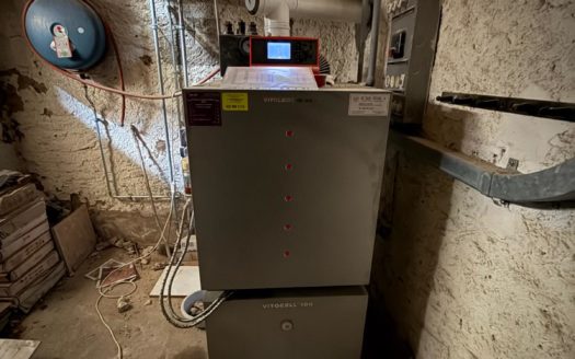 À vendre : Villa mitoyenne à rénover avec garage individuel