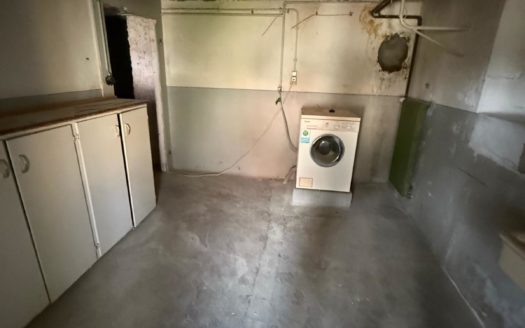 À vendre : Villa mitoyenne à rénover avec garage individuel