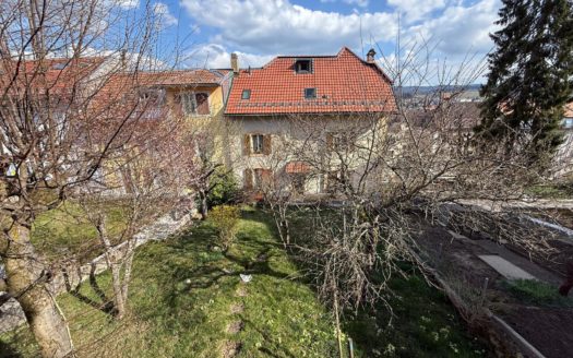 À vendre : Villa mitoyenne à rénover avec garage individuel
