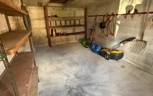 À vendre : Villa mitoyenne à rénover avec garage individuel