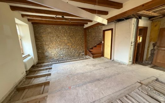 À vendre : Villa mitoyenne à rénover avec garage individuel