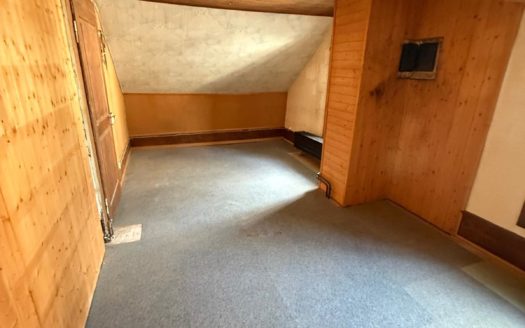 À vendre : Villa mitoyenne à rénover avec garage individuel