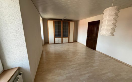 À vendre : Villa mitoyenne à rénover avec garage individuel